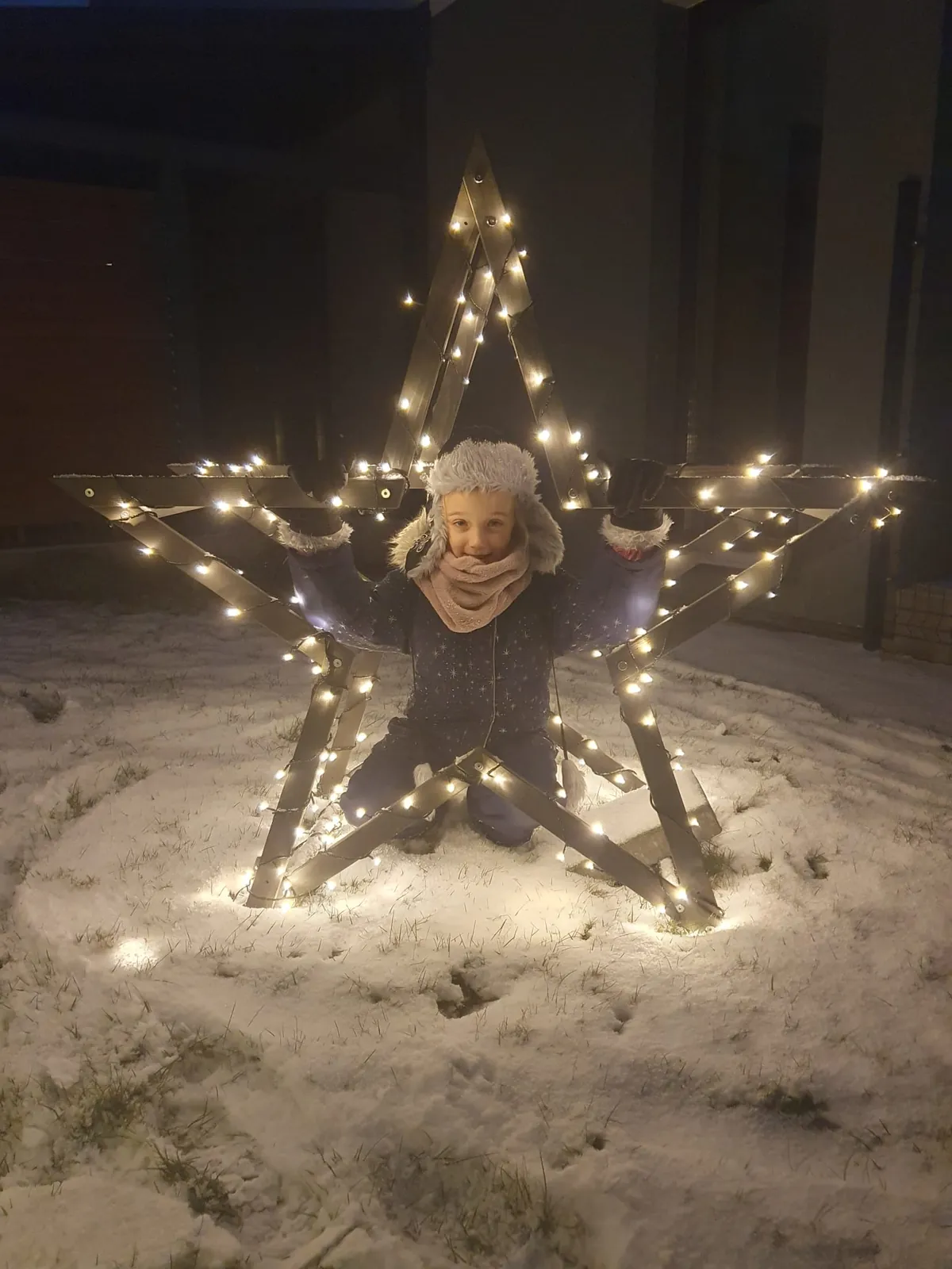 Dziecko bawiące się przy gwieździe ModoStar